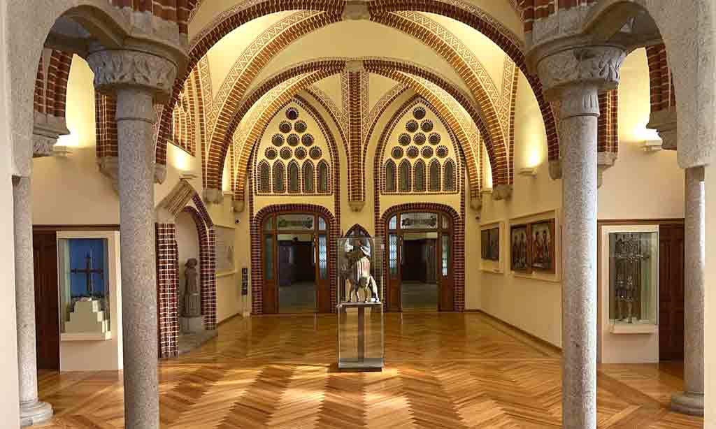 Foto del interior del Palacio de Gaudí